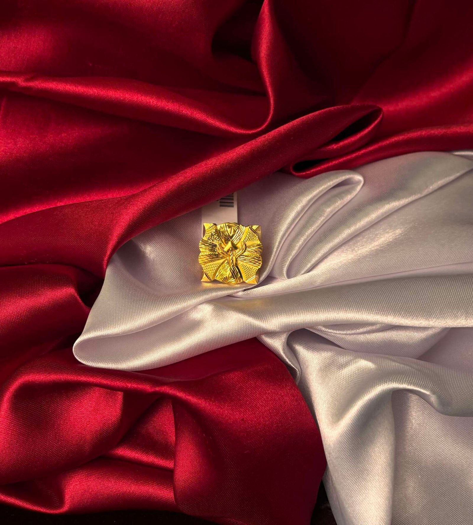 Crest Face Gold Ring