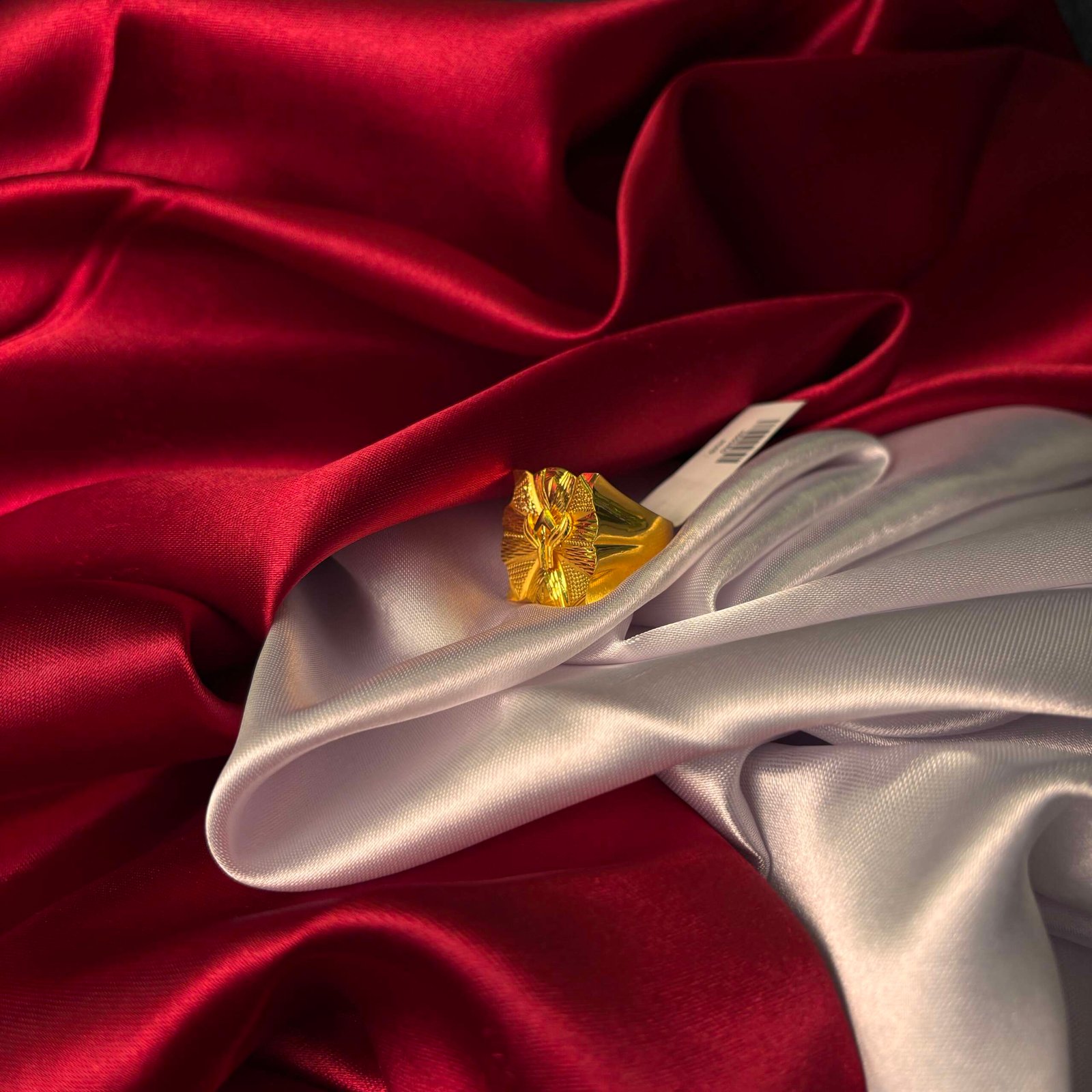 Crest Face Gold Ring