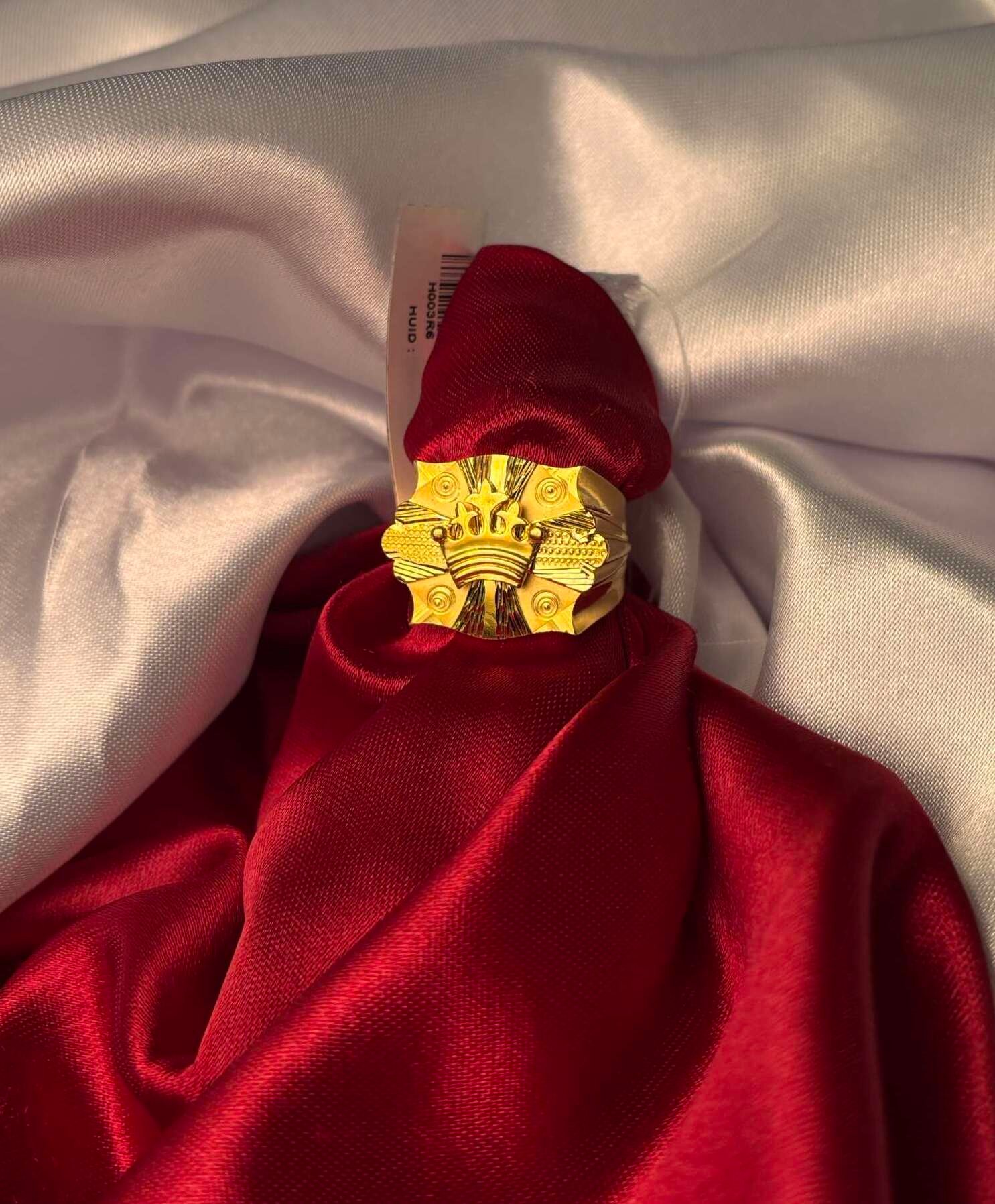 Majestic Crown Motif Gold Signet Ring